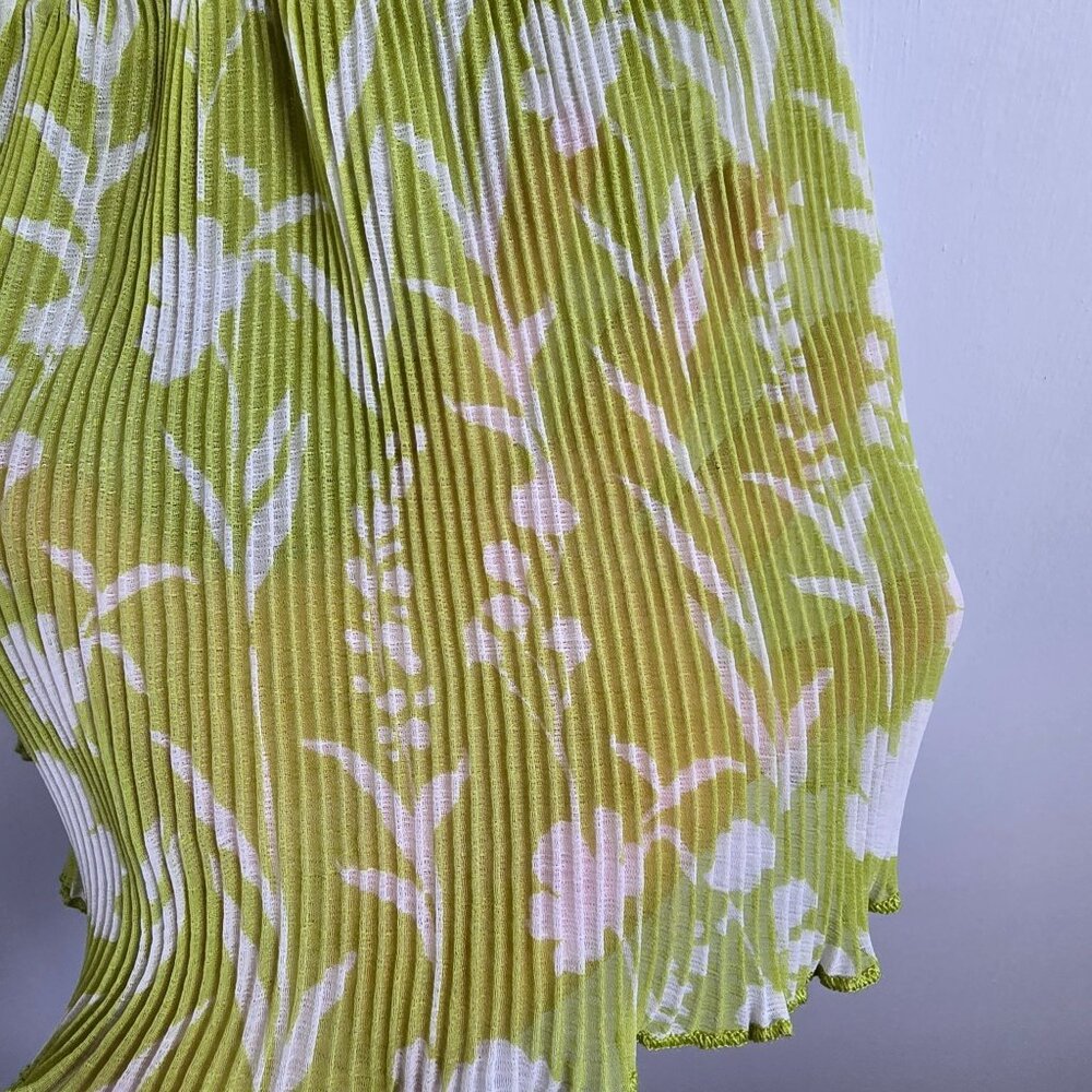 Japna Cropped Tie Behind Full Accordian Pleat Triangle Cup - Picture 8 of 10